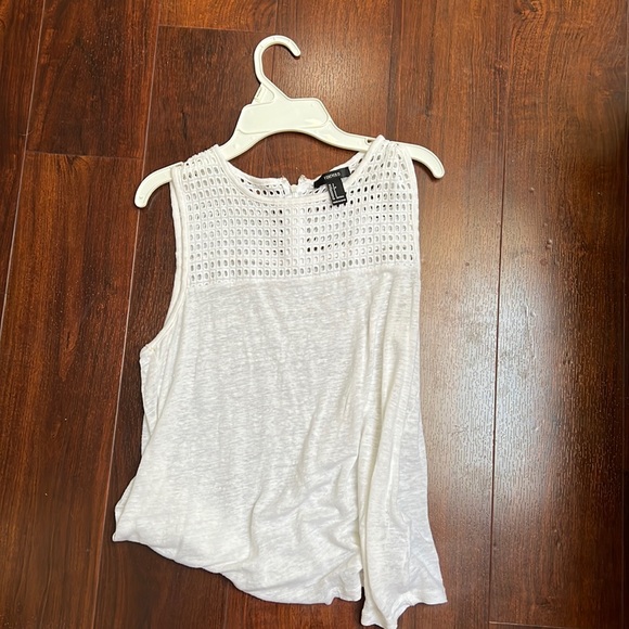 White top - Picture 1 of 1